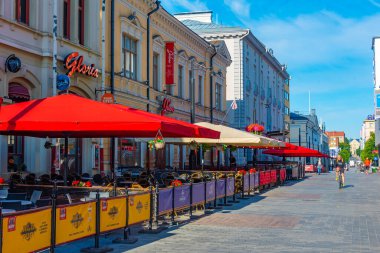 Kuopio, Finlandiya, 25 Temmuz 2022: Kuopio, Finlandiya 'da ticari bir caddenin görüntüsü..