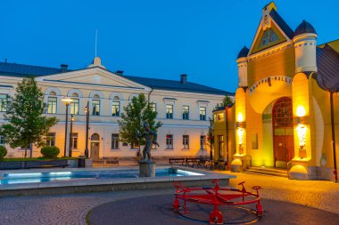 Kuopio, Finlandiya, 24 Temmuz 2022: Kuopio, Finlandiya 'da Kauppahalli' nin günbatımı..