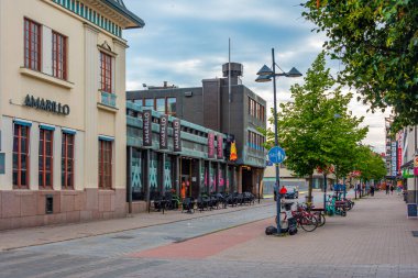 Lappeenranta, Finlandiya, 26 Temmuz 2022: Lappeenranta, Finlandiya 'da ticari bir caddenin görüntüsü..