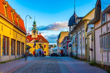 Rauma, Finlandiya, 28 Temmuz 2022: Rauma 'nın Vanha Rauma ilçesinin ticari bölümü.