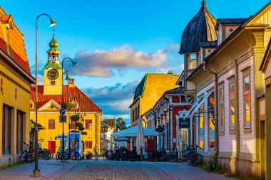 Rauma, Finlandiya, 28 Temmuz 2022: Rauma 'nın Vanha Rauma ilçesinin ticari bölümü.