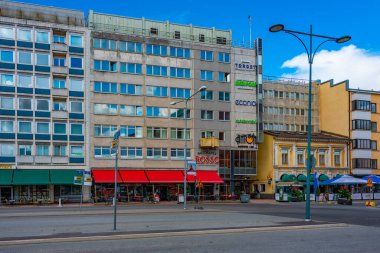 Pori, Finlandiya, 29 Temmuz 2022: Pori, Finlandiya 'da ticari bir caddenin görüntüsü..