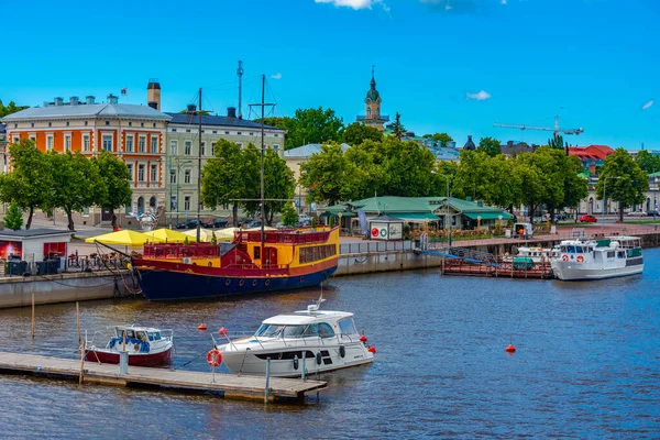 핀란드 2022 핀란드 강변에서 항해하는 관광객 수송선 — 스톡 사진