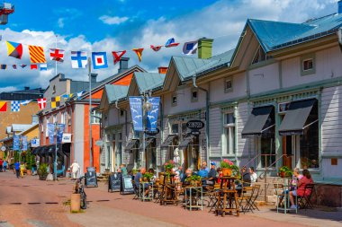Mariehamn, Finlandiya, 30 Temmuz 2022: Mariehamn, Finlandiya 'da ticari bir caddenin görüntüsü..
