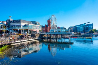 Cardiff, Galler, 16 Eylül 2022: Galler 'in başkenti Cardiff' teki Denizkızı Quay 'daki restoranlar.