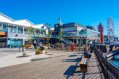 Cardiff, Galler, 16 Eylül 2022: Galler 'in başkenti Cardiff' teki Denizkızı Quay 'daki restoranlar.