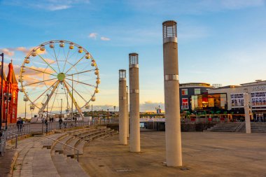 Cardiff, Galler, 16 Eylül 2022: Galler 'in başkenti Cardiff' teki Denizkızı Quay 'da Roald Dahl plaketi.