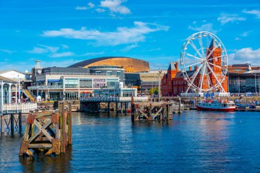 Cardiff, Wales, 17 Eylül 2022: Cardiff Körfezi 'nin Skyline' ı ve Galler, İngiltere 'deki Denizkızı Quay.