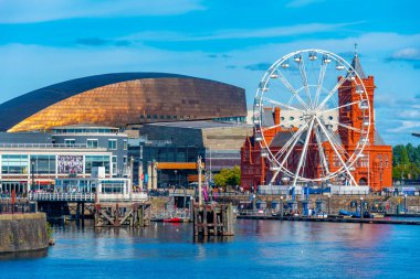 Cardiff, Wales, 17 Eylül 2022: Cardiff Körfezi 'nin Skyline' ı ve Galler, İngiltere 'deki Denizkızı Quay.