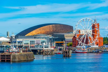 Cardiff, Wales, 17 Eylül 2022: Cardiff Körfezi 'nin Skyline' ı ve Galler, İngiltere 'deki Denizkızı Quay.