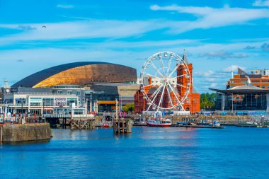 Cardiff, Wales, 17 Eylül 2022: Cardiff Körfezi 'nin Skyline' ı ve Galler, İngiltere 'deki Denizkızı Quay.
