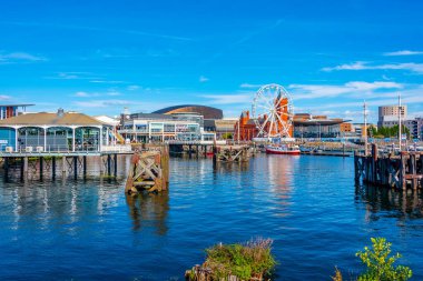 Cardiff, Wales, 17 Eylül 2022: Cardiff Körfezi 'nin Skyline' ı ve Galler, İngiltere 'deki Denizkızı Quay.