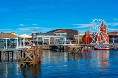 Cardiff, Wales, 17 Eylül 2022: Cardiff Körfezi 'nin Skyline' ı ve Galler, İngiltere 'deki Denizkızı Quay.