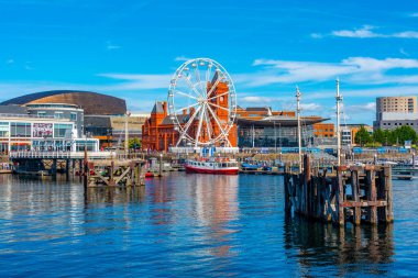 Cardiff, Wales, 17 Eylül 2022: Cardiff Körfezi 'nin Skyline' ı ve Galler, İngiltere 'deki Denizkızı Quay.