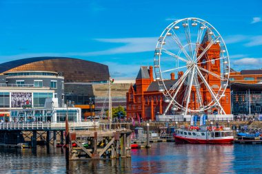 Cardiff, Wales, 17 Eylül 2022: Cardiff Körfezi 'nin Skyline' ı ve Galler, İngiltere 'deki Denizkızı Quay.