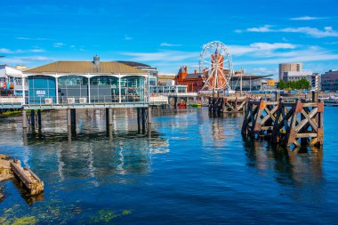 Cardiff, Wales, 17 Eylül 2022: Cardiff Körfezi 'nin Skyline' ı ve Galler, İngiltere 'deki Denizkızı Quay.