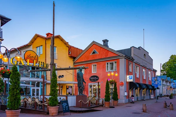 Mariehamn Finlândia Julho 2022 Vista Pôr Sol Uma Rua Comercial — Fotografia de Stock