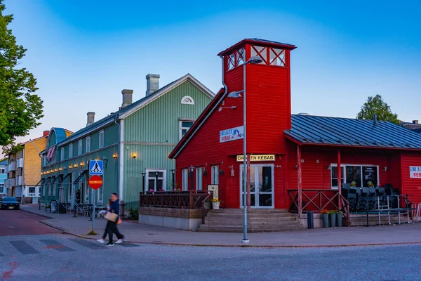 Mariehamn Finlândia Julho 2022 Vista Pôr Sol Uma Rua Comercial — Fotografia de Stock