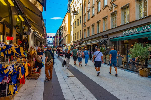 Estocolmo Suécia Agosto 2022 Pessoas Estão Passeando Por Uma Rua — Fotografia de Stock