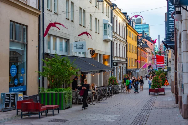 Stockholm Den Augusti 2022 Folk Strosar Genom Livlig Gata Centrala — Stockfoto