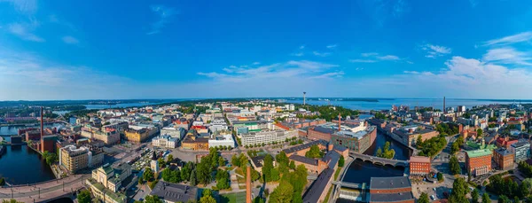 2022年7月22日 芬兰坦佩雷 芬兰坦佩雷Tammerkoski海峡边砖楼的空中景观 — 图库照片