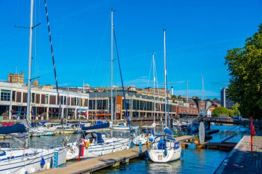 Bristol, İngiltere, 18 Eylül 2022: İngiliz kenti Bristol 'deki Avon' da Bordeaux rıhtımı.