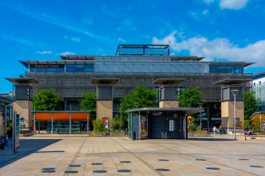 Bristol, İngiltere, 18 Eylül 2022: İngiliz kenti Bristol 'da Milenyum Meydanı.