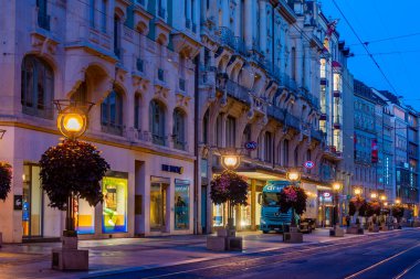 Cenevre, İsviçre, 19 Eylül 2022: İsviçre 'nin Cenevre kentinde bir caddenin gün doğumu manzarası.