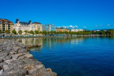 Cenevre, İsviçre, 19 Eylül 2022: İsviçre 'nin Cenevre kentinde göl kenarındaki bir gezinti alanındaki bulgular.