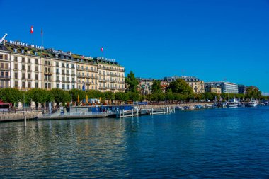 Cenevre, İsviçre, 19 Eylül 2022: İsviçre 'nin Cenevre kentinde göl kenarındaki bir gezinti alanındaki bulgular.