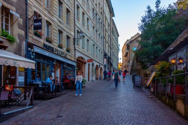 Cenevre, İsviçre, 19 Eylül 2022: İsviçre 'nin Cenevre kentindeki tarihi cadde.