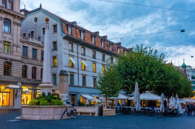 Cenevre, İsviçre, 19 Eylül 2022: İsviçre 'nin Cenevre kentinde gün batımı manzarası.