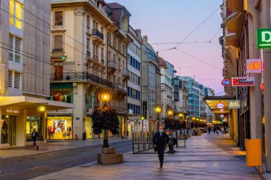 Cenevre, İsviçre, 19 Eylül 2022: İsviçre 'nin Cenevre kentinde gün batımı manzarası.