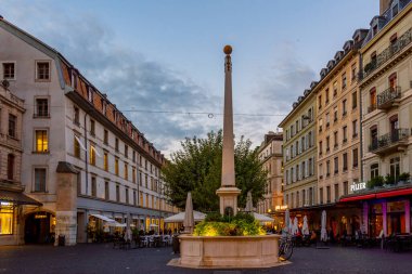 Cenevre, İsviçre, 19 Eylül 2022: İsviçre 'nin Cenevre kentindeki tarihi cadde.