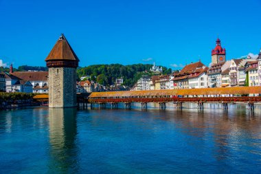 Luzern, İsviçre, 20 Eylül 2022: İsviçre 'nin Luzern kentinde Kapellbruecke Panoraması.