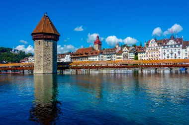 Luzern, İsviçre, 20 Eylül 2022: İsviçre 'nin Luzern kentinde Kapellbruecke Panoraması.