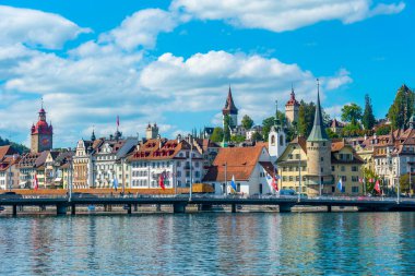 Luzern, İsviçre, 20 Eylül 2022: Luzern, İsviçre 'de Lucern Gölü üzerindeki Seebruecke.