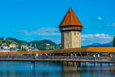 Luzern, İsviçre, 21 Eylül 2022: İsviçre 'nin Luzern kentinde Kapellbruecke manzarası.