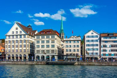Zuerich, İsviçre, 21 Eylül 2022: Zürih, İsviçre 'deki Limmat Nehri Panorama Manzarası.