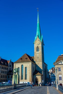 Zuerich, İsviçre, 22 Eylül 2022: Fraumuenster Kilisesi ve Zuerich, İsviçre.