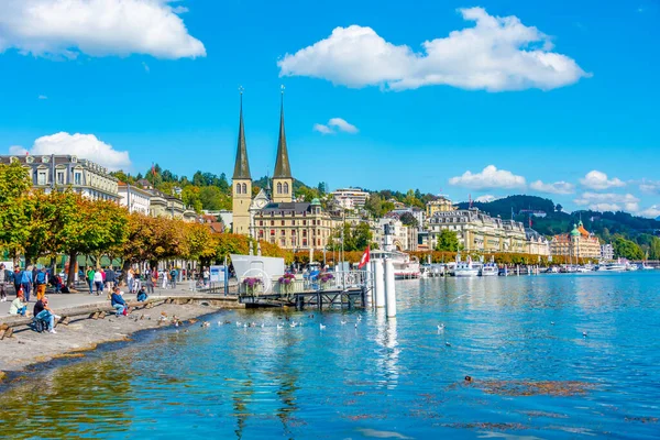 Люцерн Швейцария Сентября 2022 Года Набережная Озера Люцерн Церковью Люцерне — стоковое фото