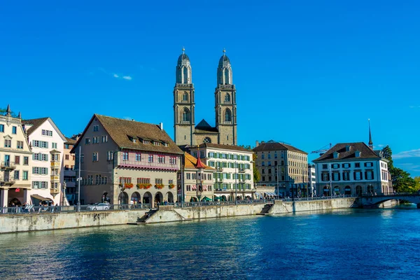 Zuerich Svájc 2022 Szeptember Panoráma Kilátás Limmat Folyóra Grossmuenster Katedrálissal — Stock Fotó