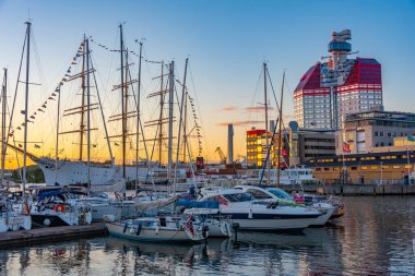 Goteborg, İsveç, 9 Temmuz 2022: Lilla Bombardıman uçağı ve Barken Viking gemisi inşa ediliyor.