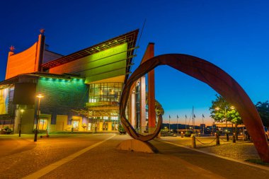 Goteborg, İsveç, 9 Temmuz 2022: İsveç 'teki Gotik opera binasının gün batımı manzarası.
