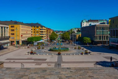 Goteborg, İsveç, 10 Temmuz 2022: Goteborg, İsveç 'te Poseidon heykeli olan Kungsportsavenyen Bulvarı.