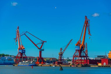 Goteborg, İsveç, 10 Temmuz 2022: İsveççe Goteborg limanında turnalar.
