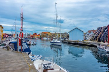 Smogen, İsveç, 11 Temmuz 2022: İsveç 'in Smogen.IMAGE köyünde rıhtım gezisi