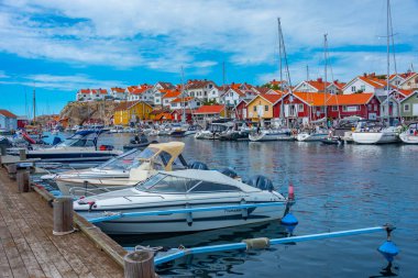 Smogen, İsveç, 11 Temmuz 2022: İsveç 'in Smogen.IMAGE köyünde rıhtım gezisi