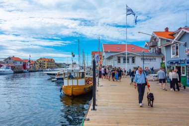 Smogen, İsveç, 11 Temmuz 2022: İsveç 'in Smogen.IMAGE köyünde rıhtım gezisi