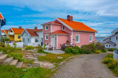 Smogen, İsveç, 11 Temmuz 2022: İsveç 'in Smogen.IMAGE köyünde rıhtım gezisi